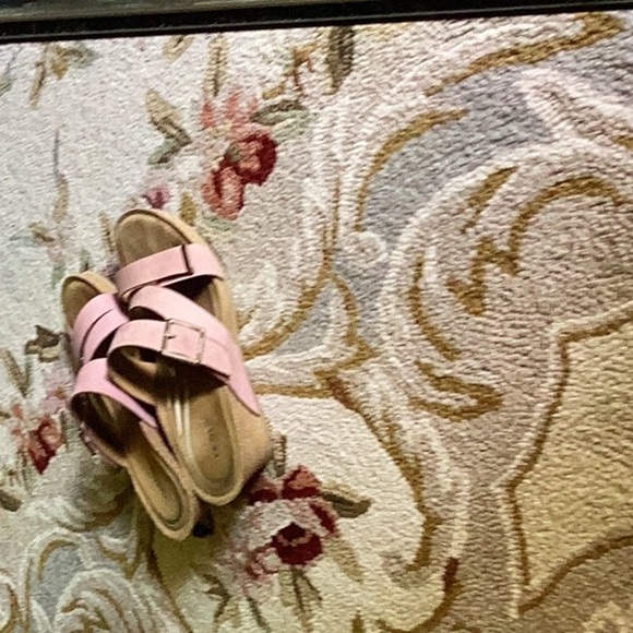 Aetrex Kimmy sandals, EUC Size 37 or 7.  Arch support sandal. 2 1/2” heel wedge. - Picture 4 of 9